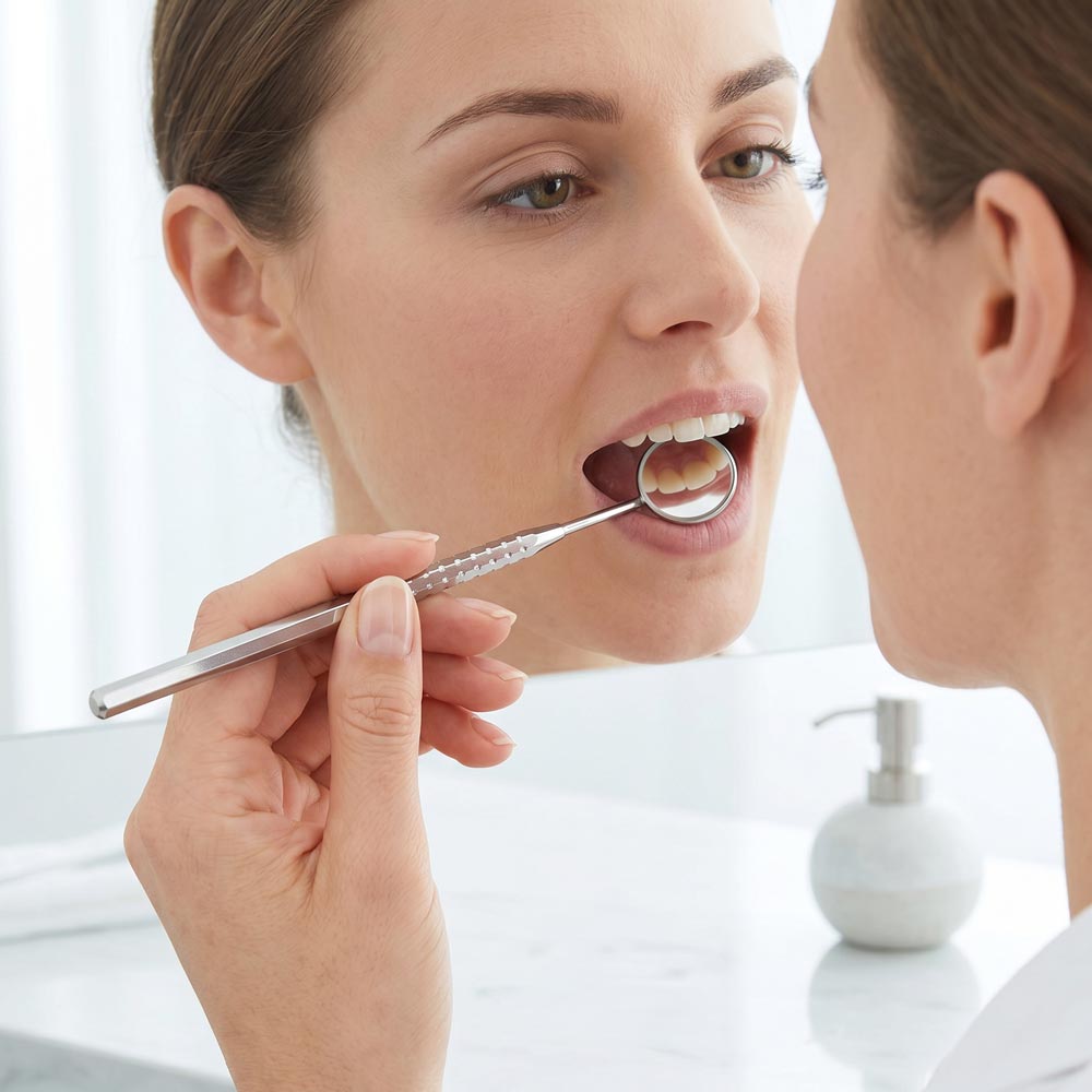 Specchietto dentale con funzione di lente d'ingrandimento