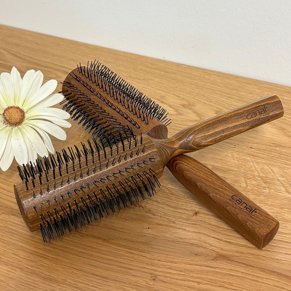 Round hairbrush with nylon bristles