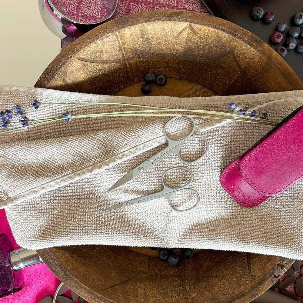 manicure case with 3 instruments manicure case with 3 instruments