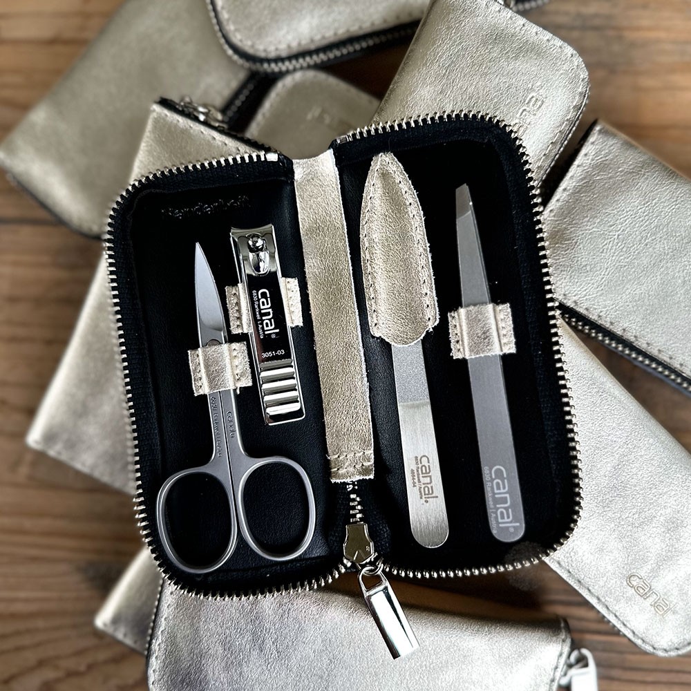 manicure case with 4 instruments manicure case with 4 instruments