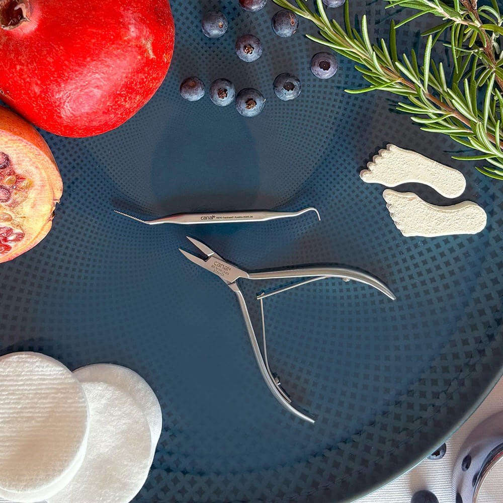 Eckenzange mit extra flacher Spitze, rostfrei Eckenzange mit extra flacher Spitze, rostfrei