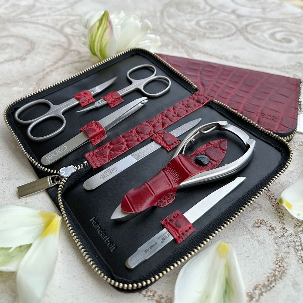 manicure case with 6 instruments