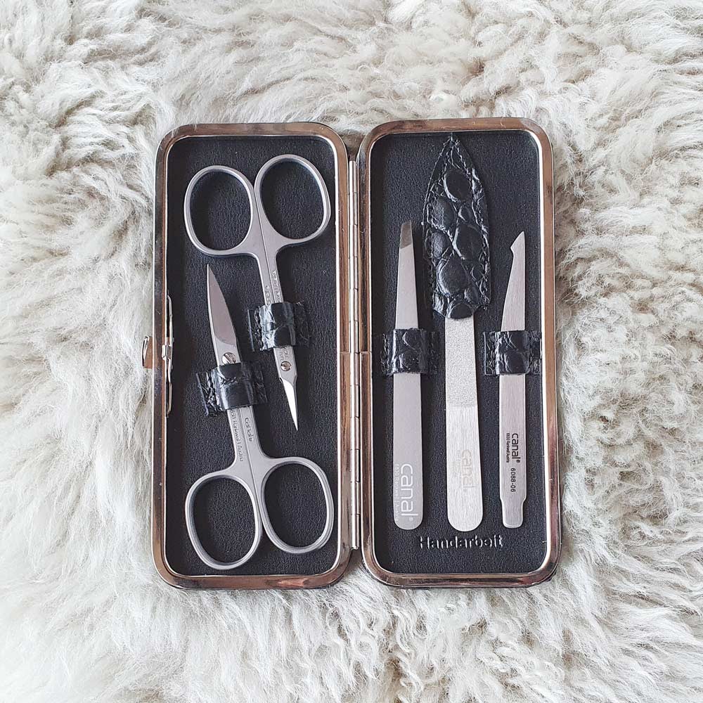 Bügeletui aus Vollnarbenleder, 5-teilig