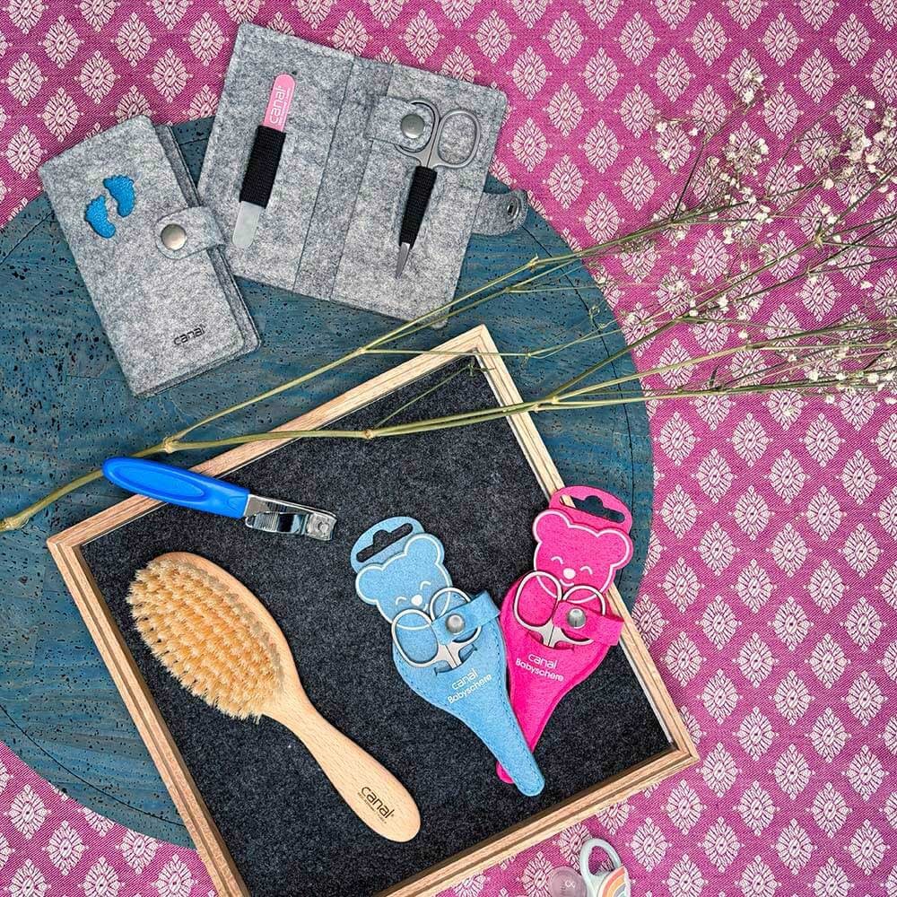 Babyschere gebogen rostfrei inkl. Bärchen-Etui Babyschere gebogen rostfrei inkl. Bärchen-Etui