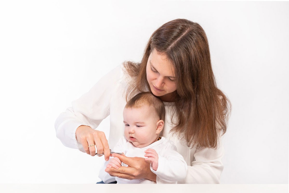 Babyschere gebogen rostfrei inkl. Bärchen-Etui Babyschere gebogen rostfrei inkl. Bärchen-Etui