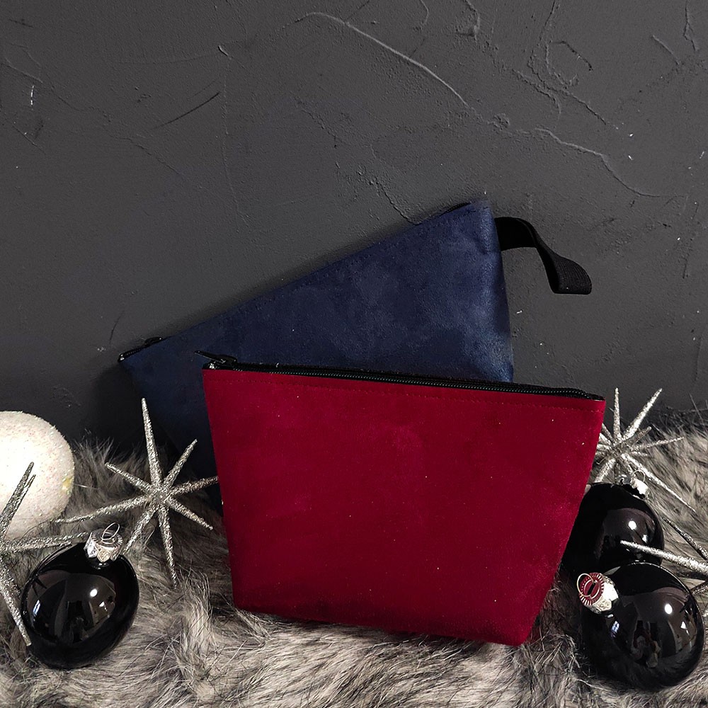 Borsa da toilette alcantara "rosso vino", 4 pezzi Borsa da toilette alcantara "rosso vino", 4 pezzi