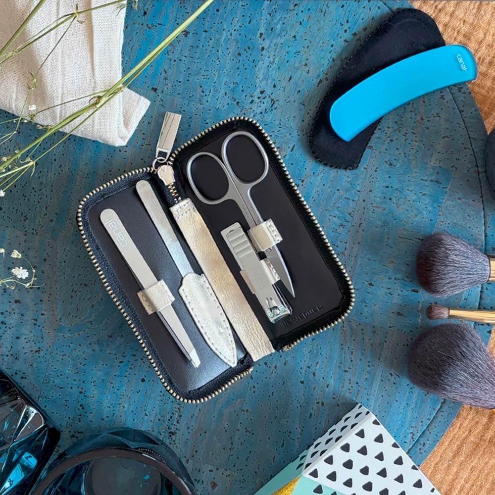 manicure case with 4 instruments