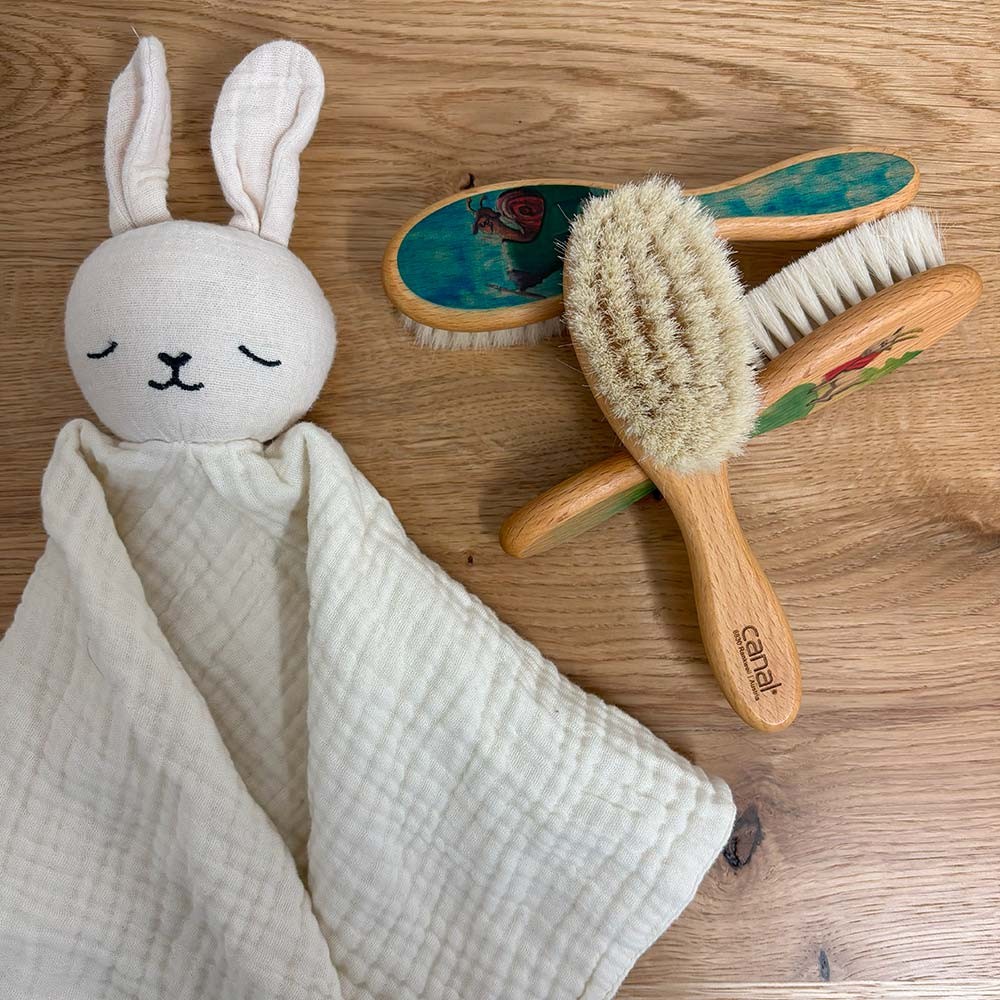Babyhaarbürste mit extra weichem Ziegenhaar Babyhaarbürste mit extra weichem Ziegenhaar