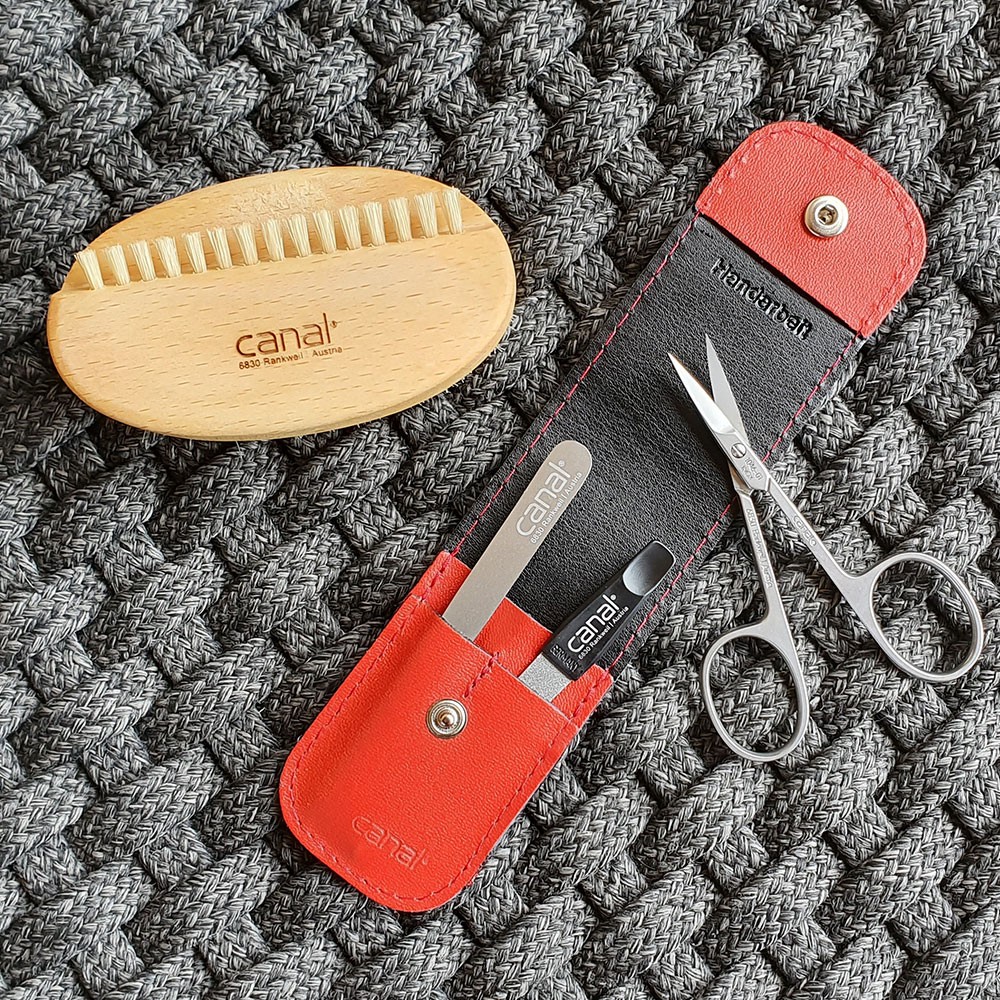 Spazzola per mani e unghie con setole oblique Spazzola per mani e unghie con setole oblique