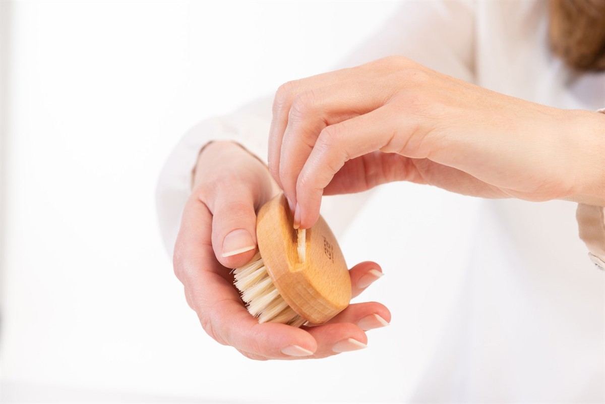 hand brush hand brush