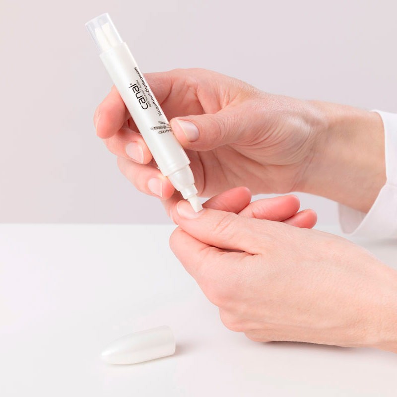 Penna a olio per cuticola con 3 punte di ricambio Penna a olio per cuticola con 3 punte di ricambio